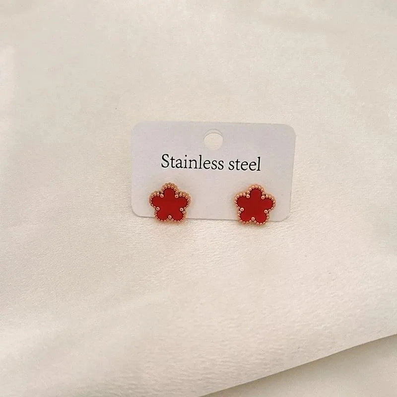 قلادة على شكل زهرة بخمس أوراق فاخرة من قطعة واحدة، أقراط مجوهرات للنساء، أساور على شكل زهرة البرسيم من الفولاذ المقاوم للصدأ، هدية عصرية