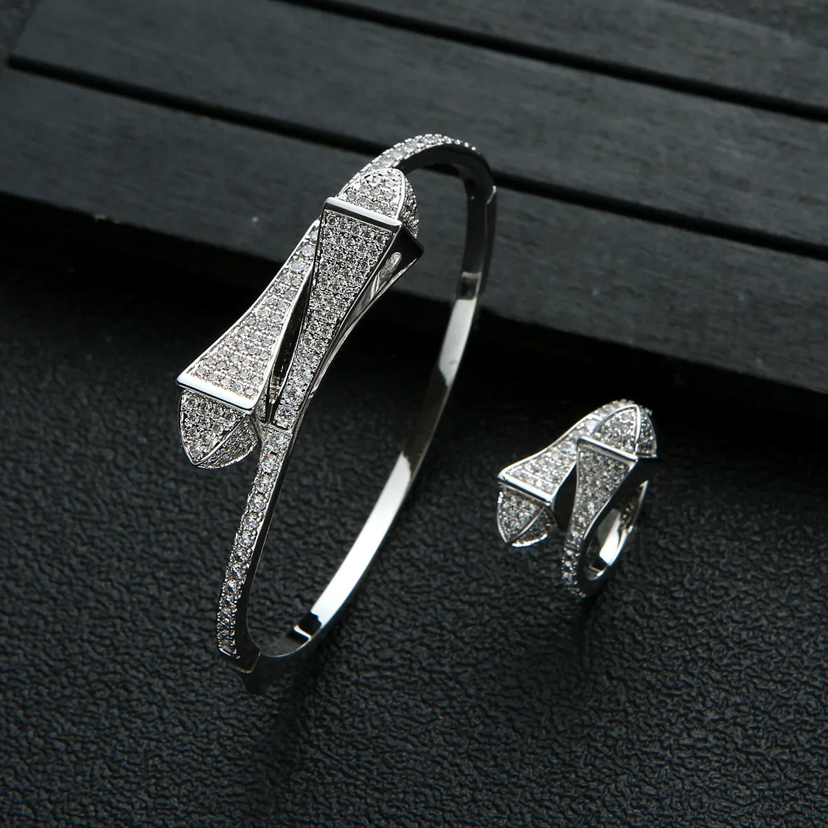 جديد jerseis المرأة موضة 2 قطعة سوار وخاتم مجموعة مجموعات المجوهرات الراتنج تصميم بسيط الذهب المفتوحة الكفة الإسورة طقم مجوهرات